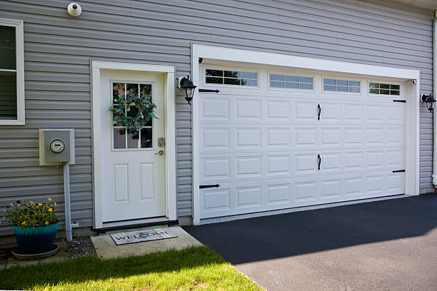 24/7 Emergency Garage Door Panel Replacement experts in Benton, IL